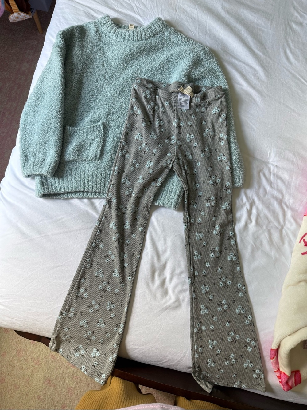Jessica Simpson Girls Light Blue Sweater and Floral Gray Lounge Set